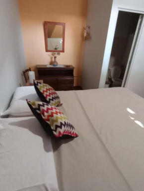 Habitación en Ciudad con baño privado en suite y cochera
